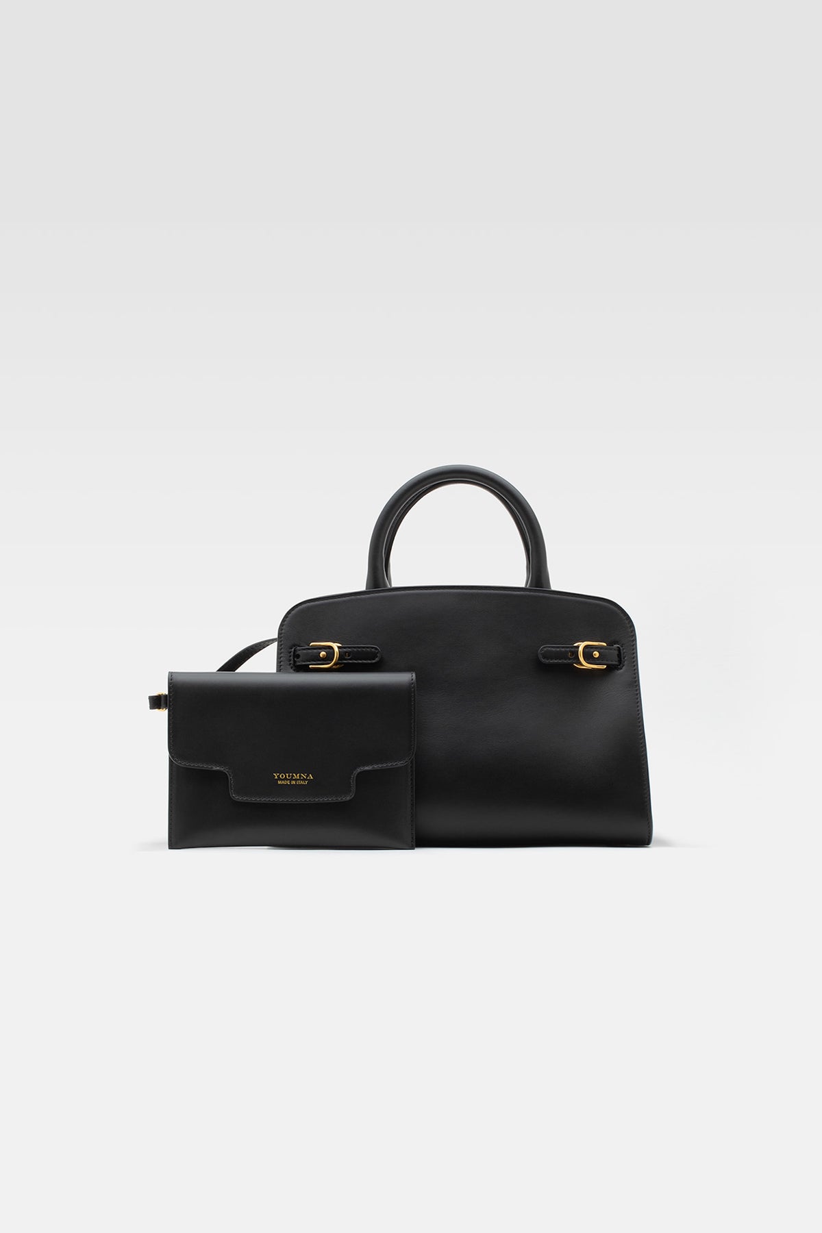 Medium handbag in black leather and pochette in black leather.