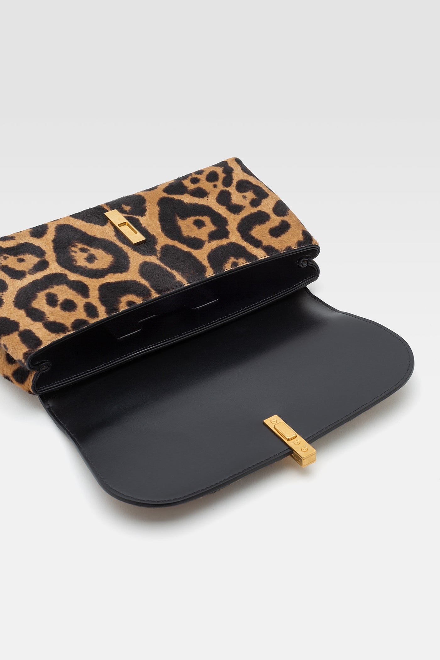 Pochette in leo printed leather