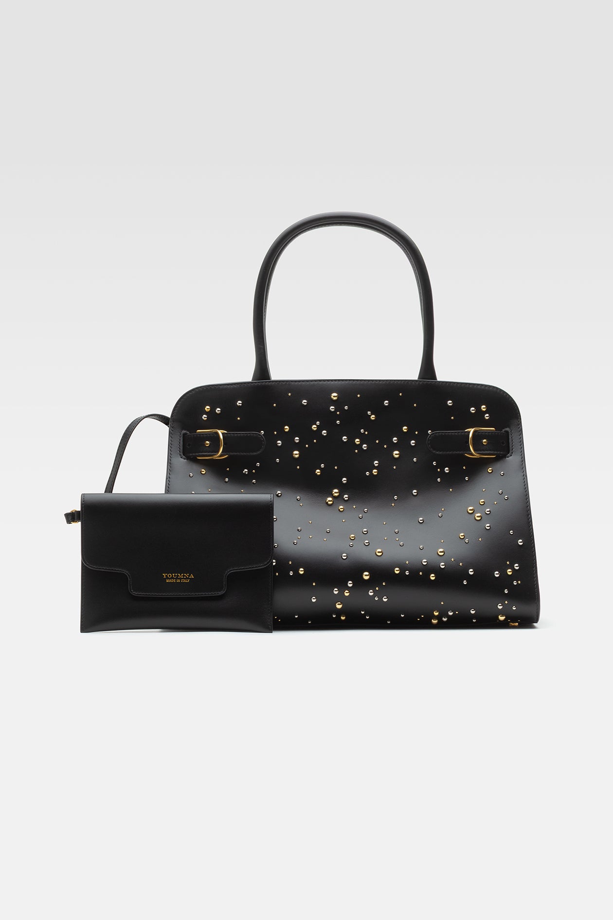 Handbag in black leather with studs and pochette.