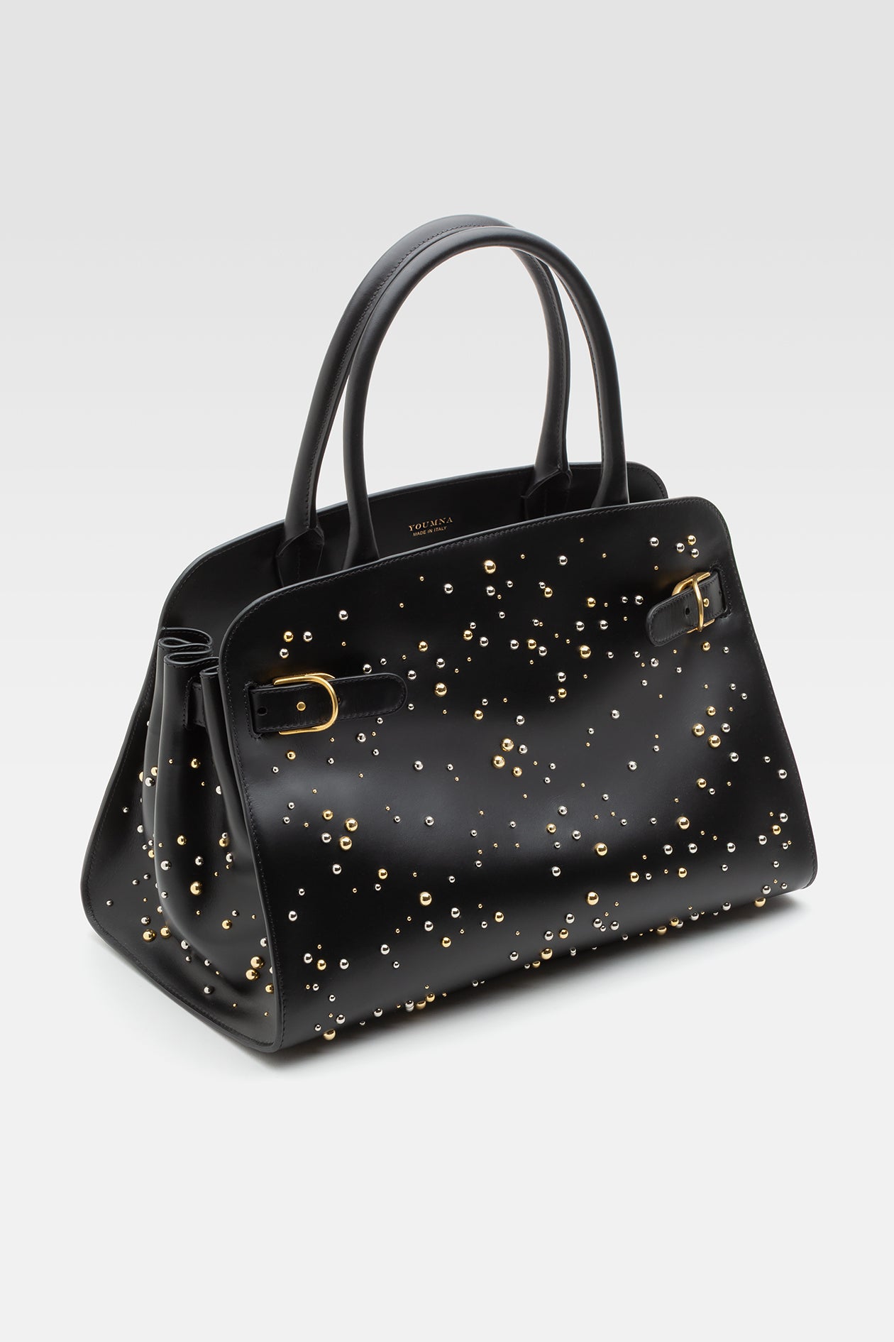 Handbag in black leather with studs and pochette.