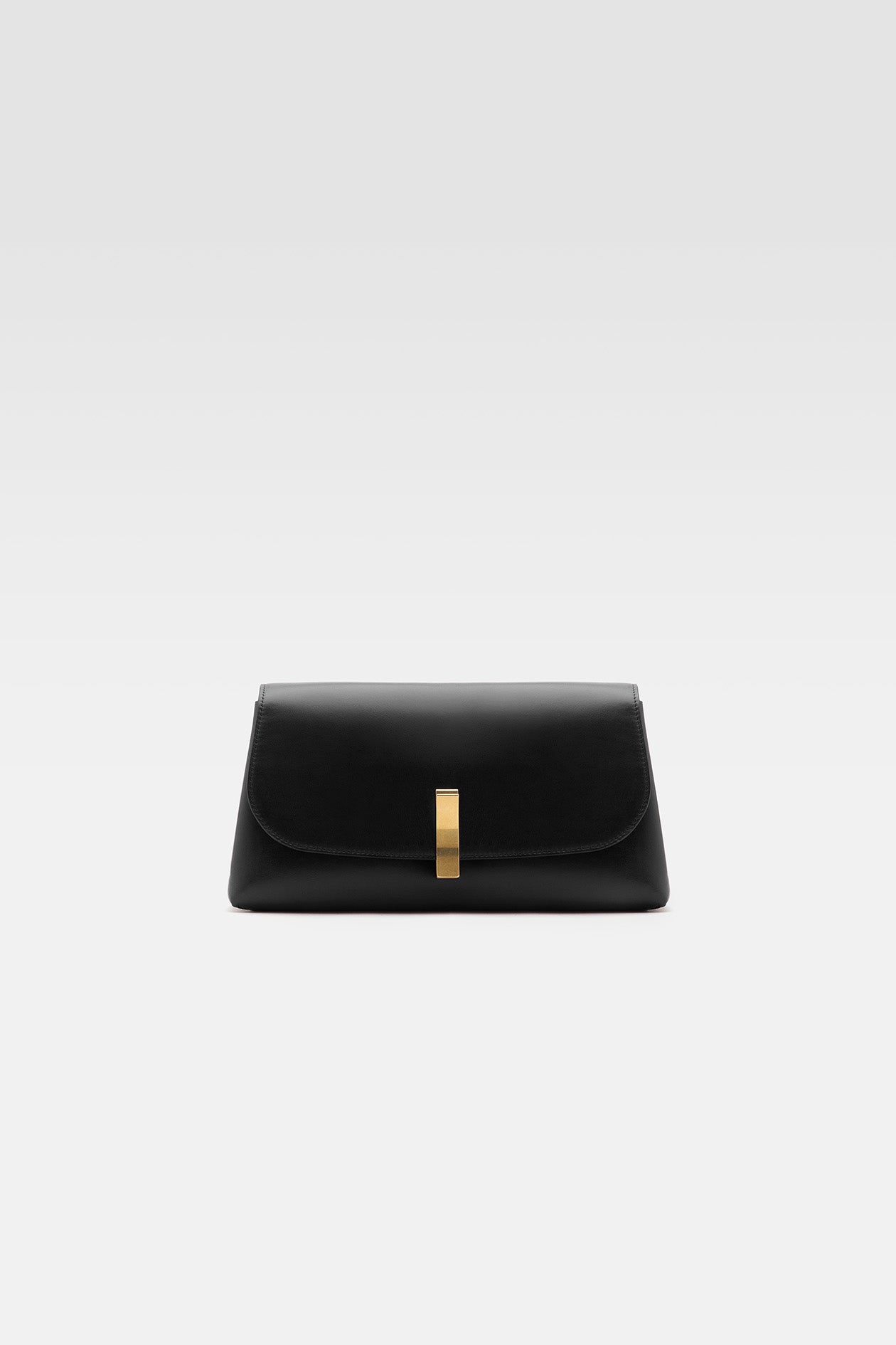 Pochette in black leather.