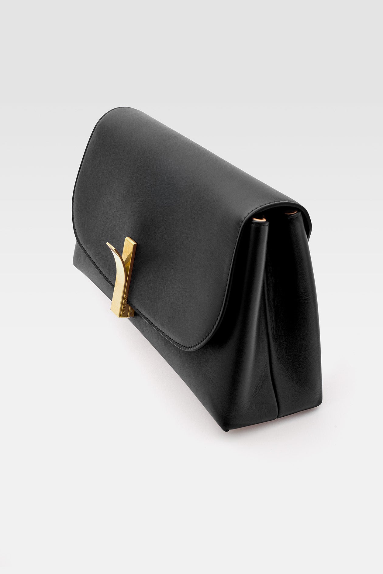 Pochette in black leather.